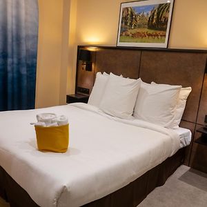 Habitación con Cama Queen Adaptada para Discapacitados